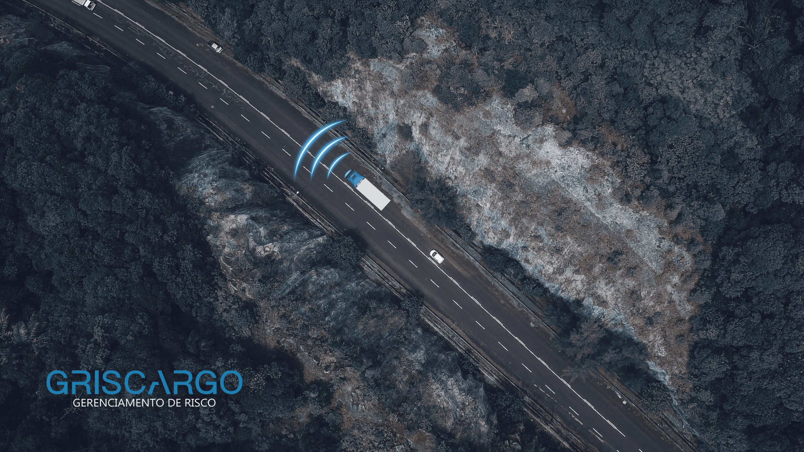 Caminhão trafegando em rodovias brasileiras